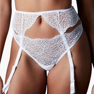 Elegant White Lace Garter Set